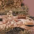 Romantisches Picknick auf einer Wiese