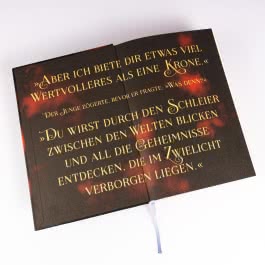 The Fallen and the Kiss of Dusk (Crowns of Nyaxia 4)